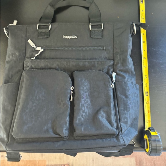 Baggallini Black Backpack adjustable bag - Picture 5 of 6